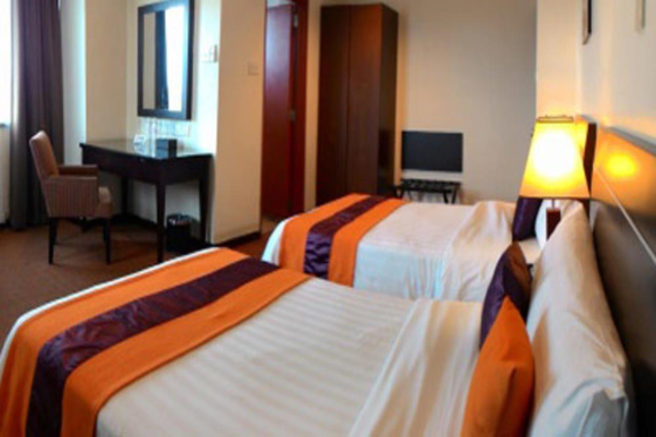 Hock Lee Hotel & Residences Kuching Extérieur photo