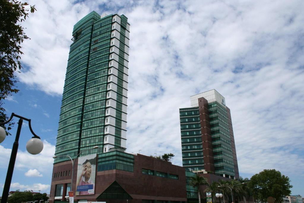Hock Lee Hotel & Residences Kuching Extérieur photo