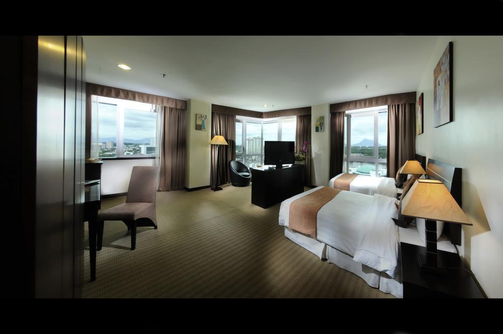 Hock Lee Hotel & Residences Kuching Extérieur photo