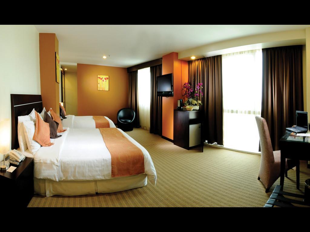 Hock Lee Hotel & Residences Kuching Extérieur photo
