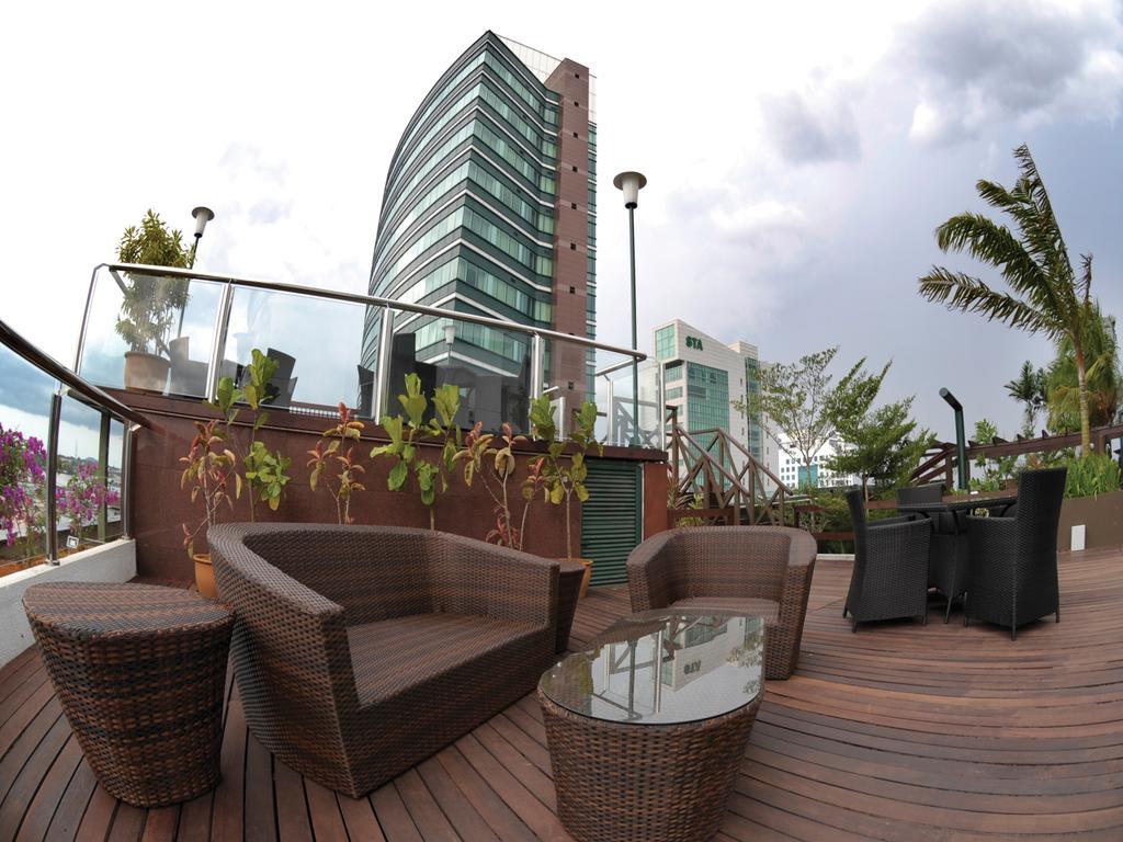 Hock Lee Hotel & Residences Kuching Extérieur photo